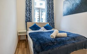 Modern Comforts: Chic Studio Apt Centrally Located
